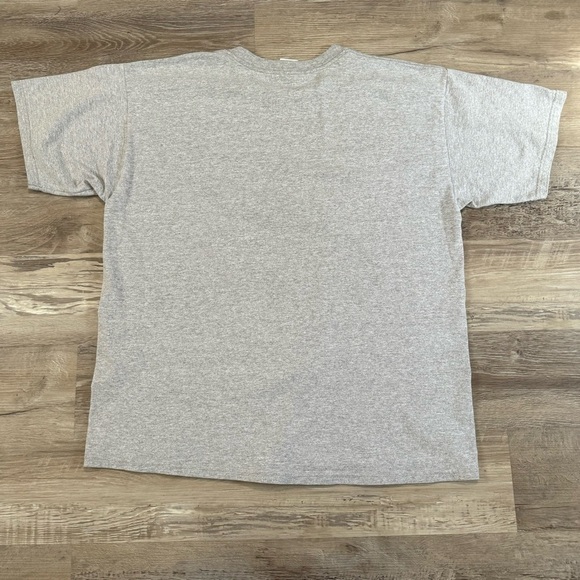 Vintage Mountain Dew gray t shirt
00s Gildan ultra men’s XL
Measures 24x29 - Picture 4 of 5